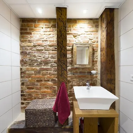 Bohemian Hideout, Old Town, * Тарту