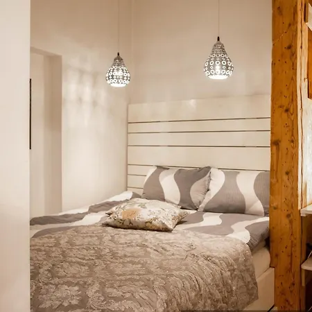 Bohemian Hideout, Old Town, Тарту