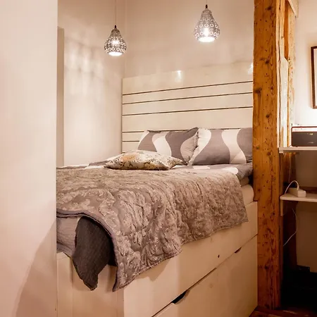 Bohemian Hideout, Old Town, * Тарту