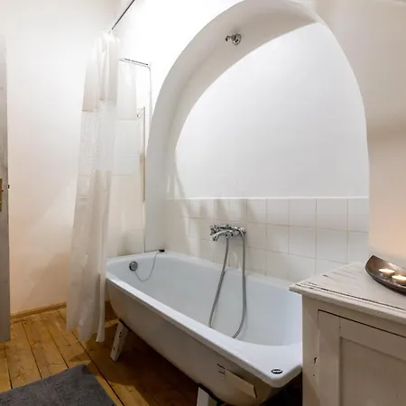 Апартаменты Bohemian Hideout, Old Town,
